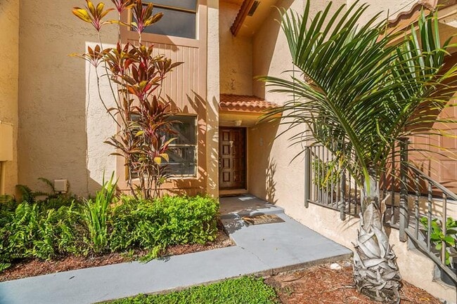 1013 SW 112th Ter in Pembroke Pines, FL - Building Photo - Building Photo
