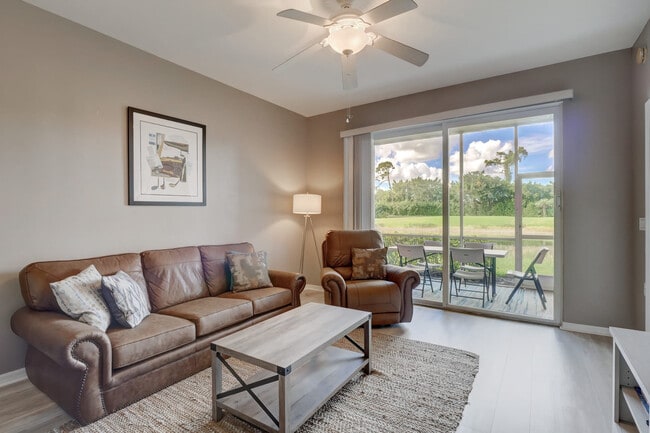 2805 Cypress Trace Cir in Naples, FL - Building Photo - Building Photo