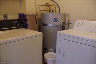 4646 Tracylynn Ln in Las Vegas, NV - Building Photo - Building Photo