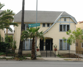 5536 Franklin Ave in Los Angeles, CA - Foto de edificio - Building Photo