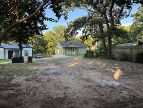 74 Live Oak St in Alvarado, TX - Foto de edificio - Building Photo