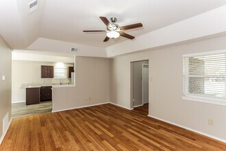 29 Vermont Ave in Midlothian, TX - Foto de edificio - Building Photo