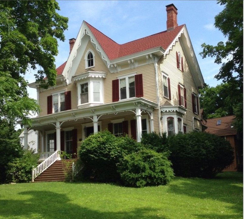 Rose House in Stony Point, NY - Building Photo