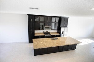 1759 NW 124th Way in Pembroke Pines, FL - Building Photo