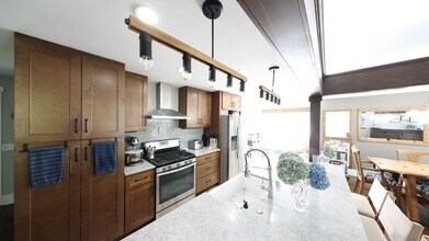 4610 San Juan Ave in Anacortes, WA - Building Photo - Building Photo