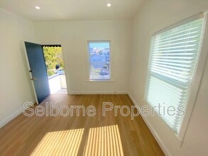 4325 Essex St in Emeryville, CA - Building Photo - Building Photo