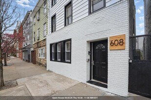 608 Palisade Ave in Jersey City, NJ - Building Photo