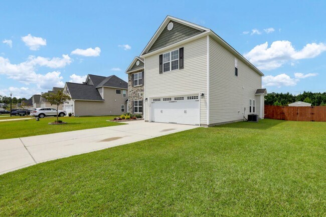 427 Worsley Wy in Jacksonville, NC - Foto de edificio - Building Photo