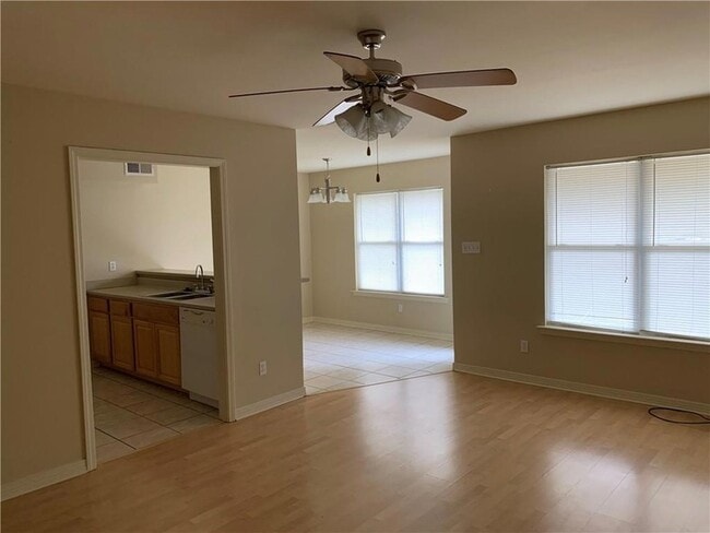 303 Perryl Ln in Luling, LA - Building Photo - Building Photo