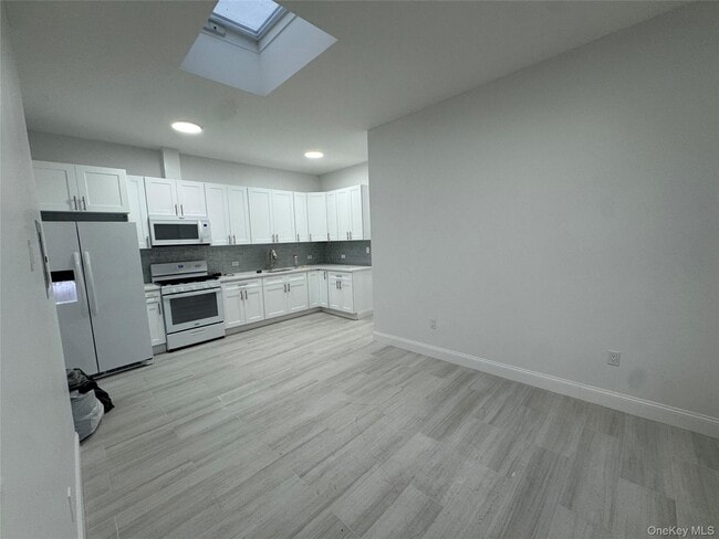 102-01 Northern Blvd in Queens, NY - Building Photo - Building Photo