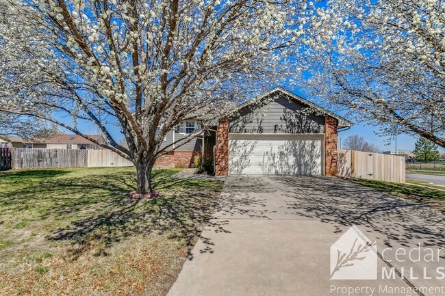 property at 3557 Inwood Ct