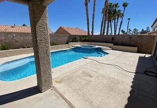 730 Altacrest Dr in Las Vegas, NV - Building Photo - Building Photo
