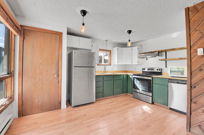 26147 South End Rd in Kittredge, CO - Building Photo - Building Photo