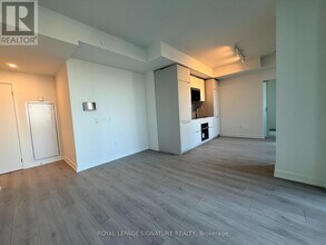 1 Fairview Rd E in Mississauga, ON - Building Photo - Building Photo