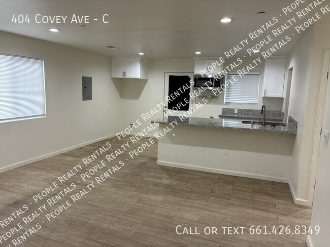 404 Covey Ave in Bakersfield, CA - Building Photo - Building Photo