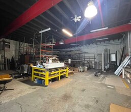 4719 Clinton Ave in Cleveland, OH - Foto de edificio - Building Photo