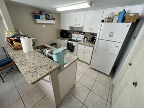 6845 SW 45th Ln in Miami, FL - Building Photo - Building Photo