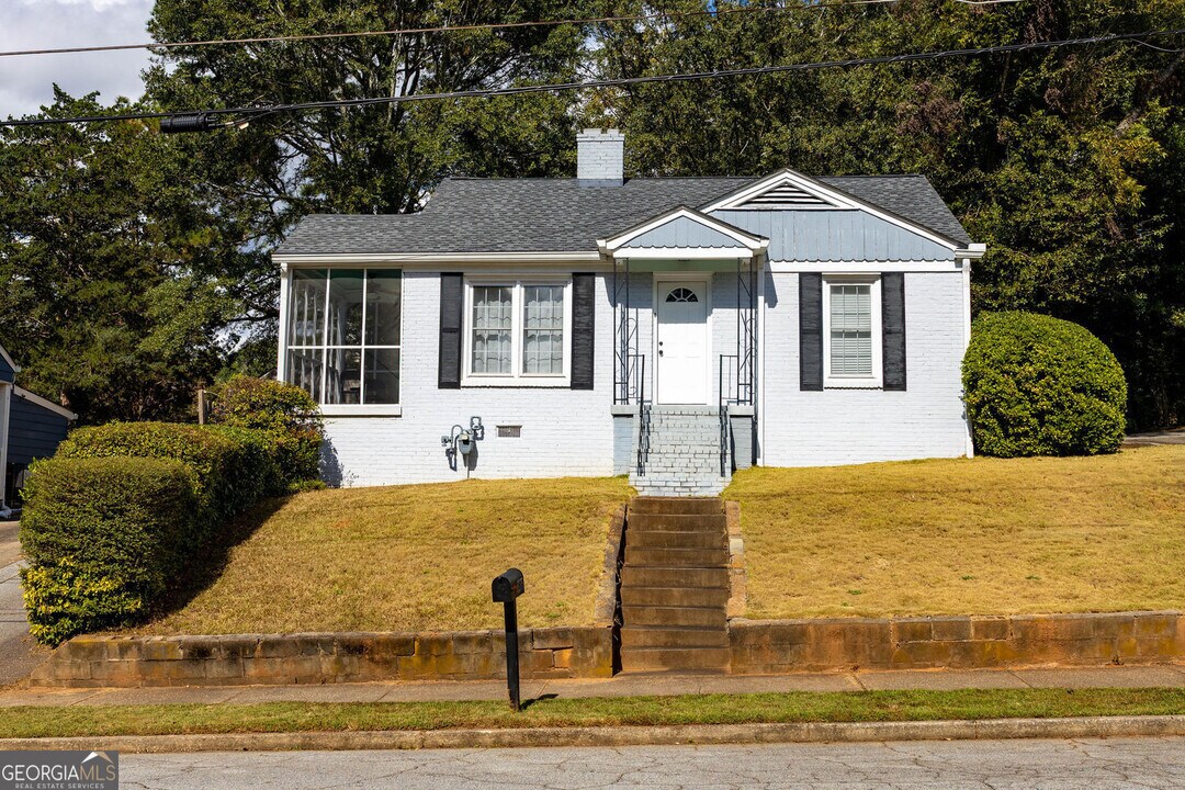 1275 E Forrest Ave in Atlanta, GA - Building Photo