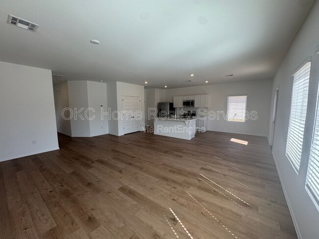 12048 SW 36th St in Mustang, OK - Building Photo - Building Photo