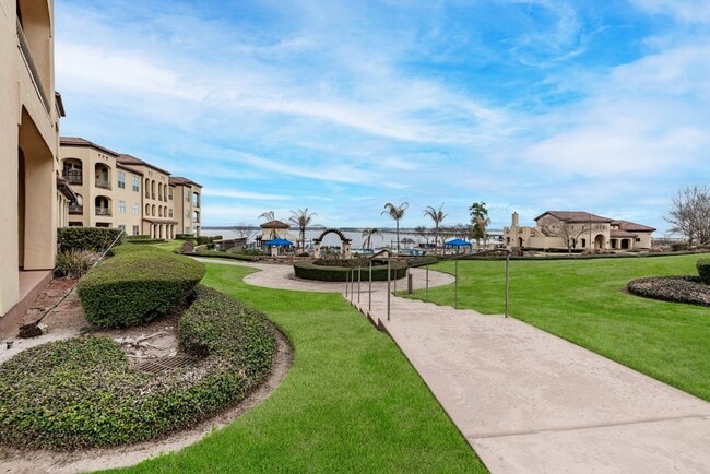 17040 W Farm To Market 1097 in Montgomery, TX - Building Photo - Building Photo