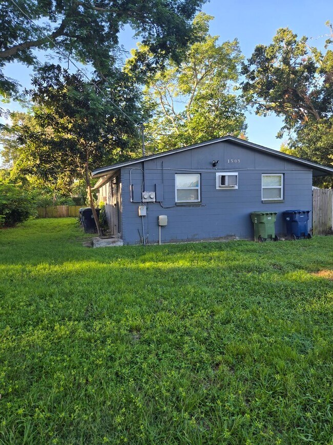 1503 E Navajo Ave in Tampa, FL - Building Photo - Building Photo