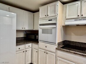 750 S Royal Crest Cir in Las Vegas, NV - Building Photo - Building Photo