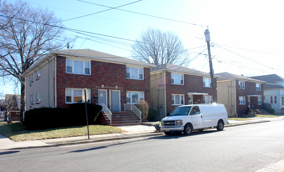 556-560 Cleveland Ave in Linden, NJ - Building Photo