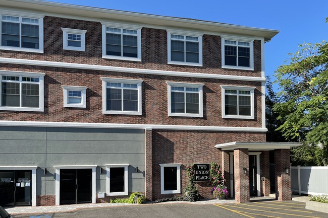 Fairfield Metro At Huntington Village in Huntington, NY - Building Photo - Building Photo