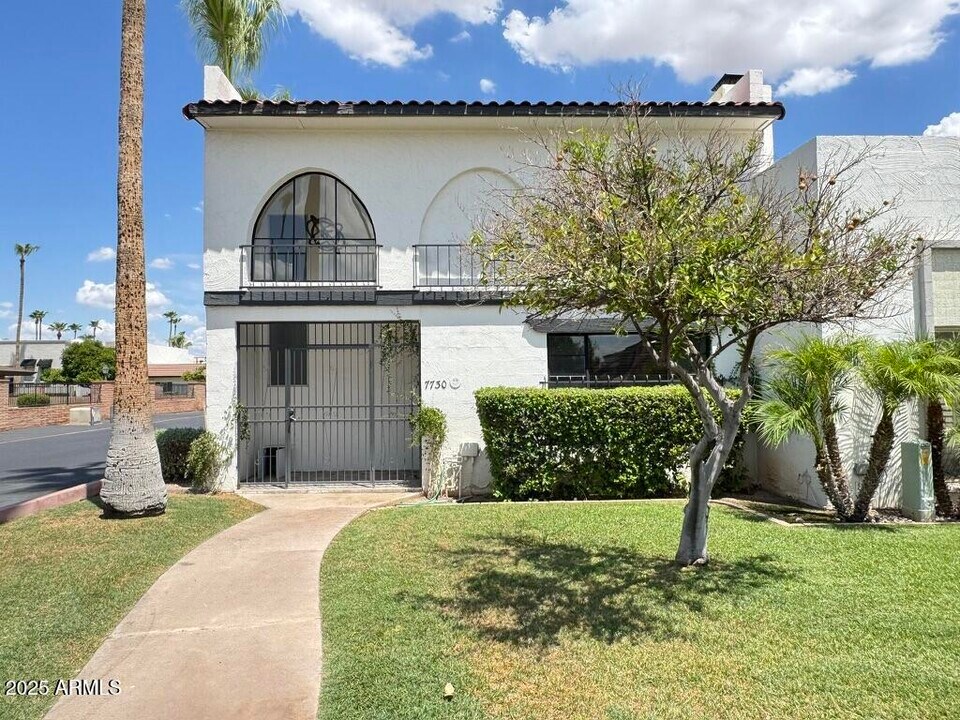 7730 E Minnezona Ave in Scottsdale, AZ - Building Photo