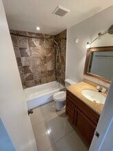 1460 NE 169th St, Unit 110 in North Miami Beach, FL - Building Photo - Building Photo