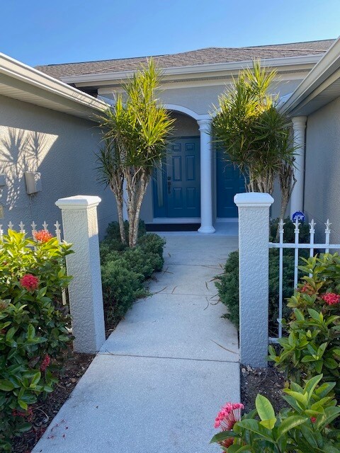 6167 Mandalay Cir in Naples, FL - Foto de edificio - Building Photo
