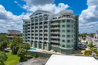 Melbourne Harbor Condominiums in Melbourne, FL - Foto de edificio - Building Photo