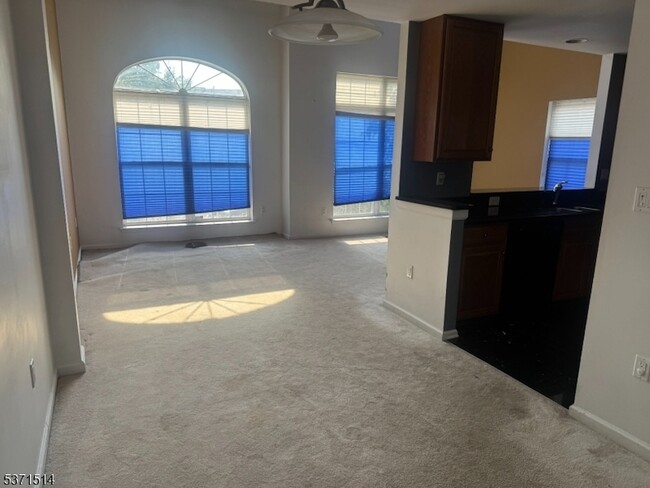 125 Riverwalk Way in Clifton, NJ - Building Photo - Building Photo