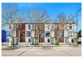 9200 Roosevelt Way NE in Seattle, WA - Building Photo