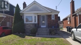 328 Linsmore Cres in Toronto, ON - Building Photo