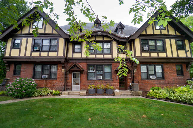 Wellesley Place in Pittsburgh, PA - Foto de edificio - Building Photo