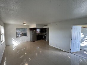 1275 SW 36th Ave in Fort Lauderdale, FL - Building Photo - Building Photo