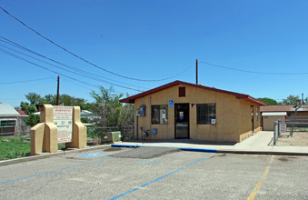 Gerald Chavez in Los Lunas, NM - Foto de edificio - Building Photo