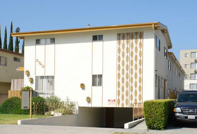 3743 Mentone Ave in Los Angeles, CA - Foto de edificio - Building Photo