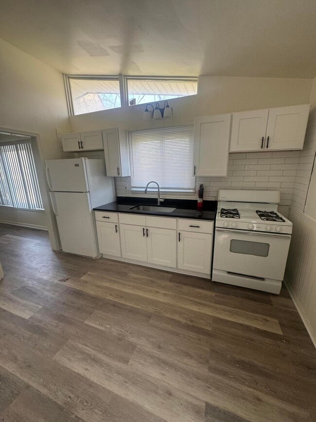 6206 Beech Daly Rd in Taylor, MI - Building Photo - Building Photo