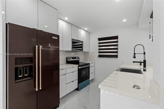 6206 SW 136th Ct in Miami, FL - Foto de edificio - Building Photo