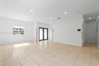 18348 SW 139th Pl in Miami, FL - Building Photo - Building Photo