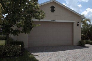 10298 SW Silverberry Ct in Port St. Lucie, FL - Building Photo