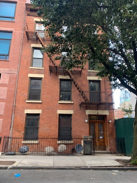 235 Pacific St in Brooklyn, NY - Building Photo