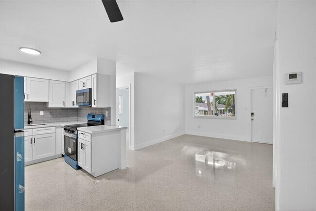 1821 Middle River Dr in Fort Lauderdale, FL - Foto de edificio - Building Photo