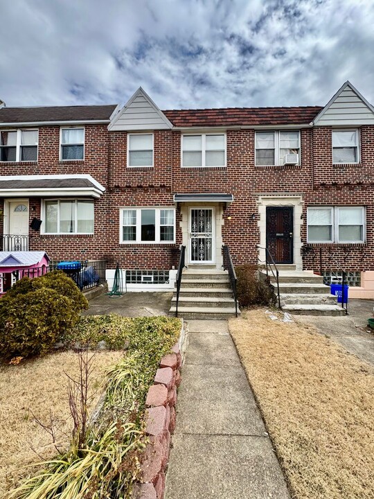 6555 Walnut Park Dr in Philadelphia, PA - Building Photo