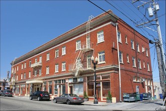 Metropolitan Hotel in South San Francisco, CA - Building Photo - Building Photo