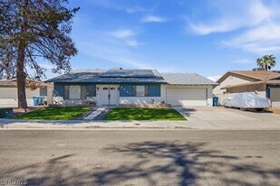 4561 Paseo El Rio Dr in Las Vegas, NV - Building Photo