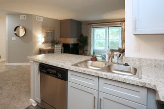 2200 Big Creek Apartments in Roswell, GA - Foto de edificio - Interior Photo
