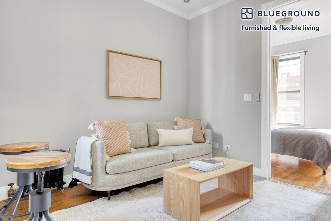60 Avenue B in New York, NY - Building Photo